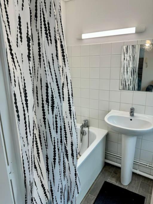 Superbe Appartement Tres Calme Et Confortable Reims Dış mekan fotoğraf